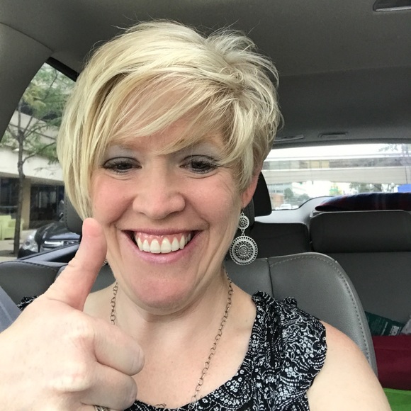 Meet your Posher, Amanda - Picture 1 of 1